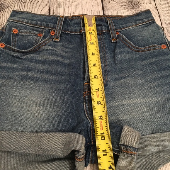 Levi’s Women’s High Waisted Medium Wash Shorts size 26 - Picture 6 of 9